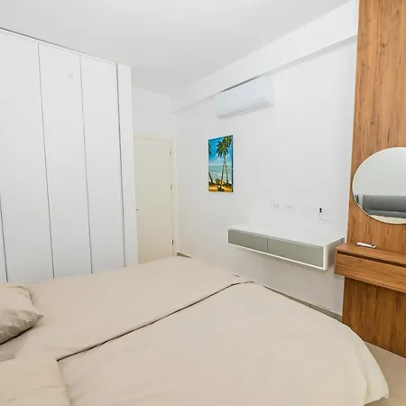 Cost Luxury 239 * Palasë