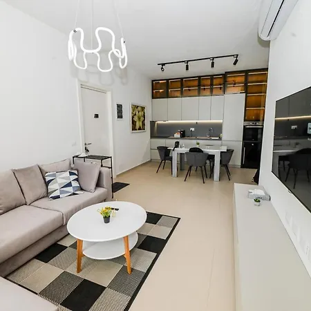 Cost Luxury 239 *