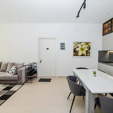 Cost Luxury 239 * פאלאסה