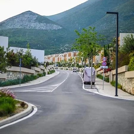 Cost Luxury 239 Apartment Palasë