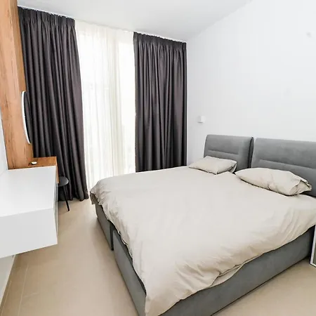 Cost Luxury 239 * Palasë