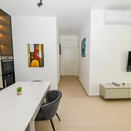 Cost Luxury 239 Apartment *