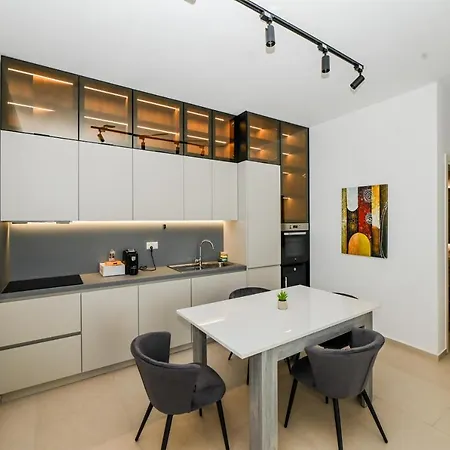 Cost Luxury 239 דירה