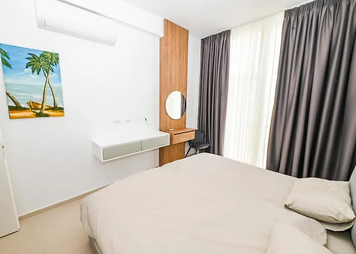 Cost Luxury 239 Palasë