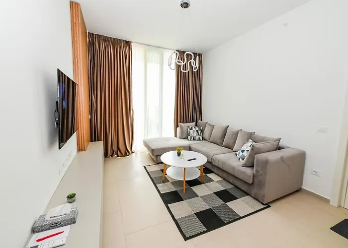 Cost Luxury 239 Palasë