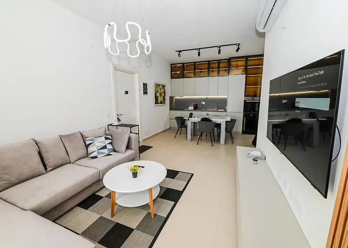 Cost Luxury 239 *